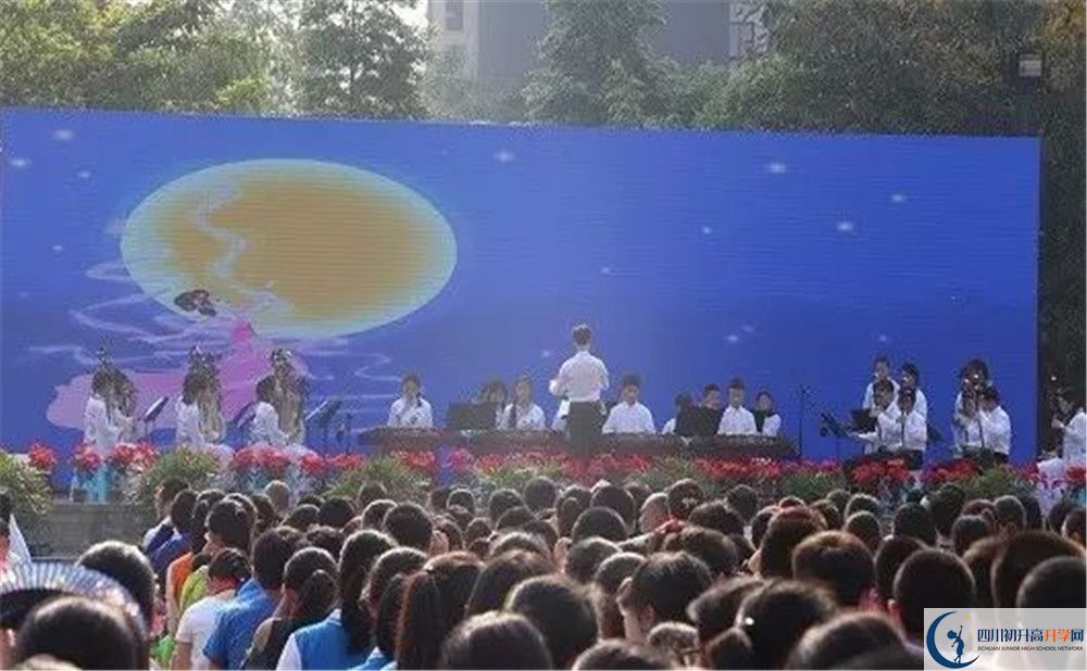 成都三十七中是私立還是公立學(xué)校？