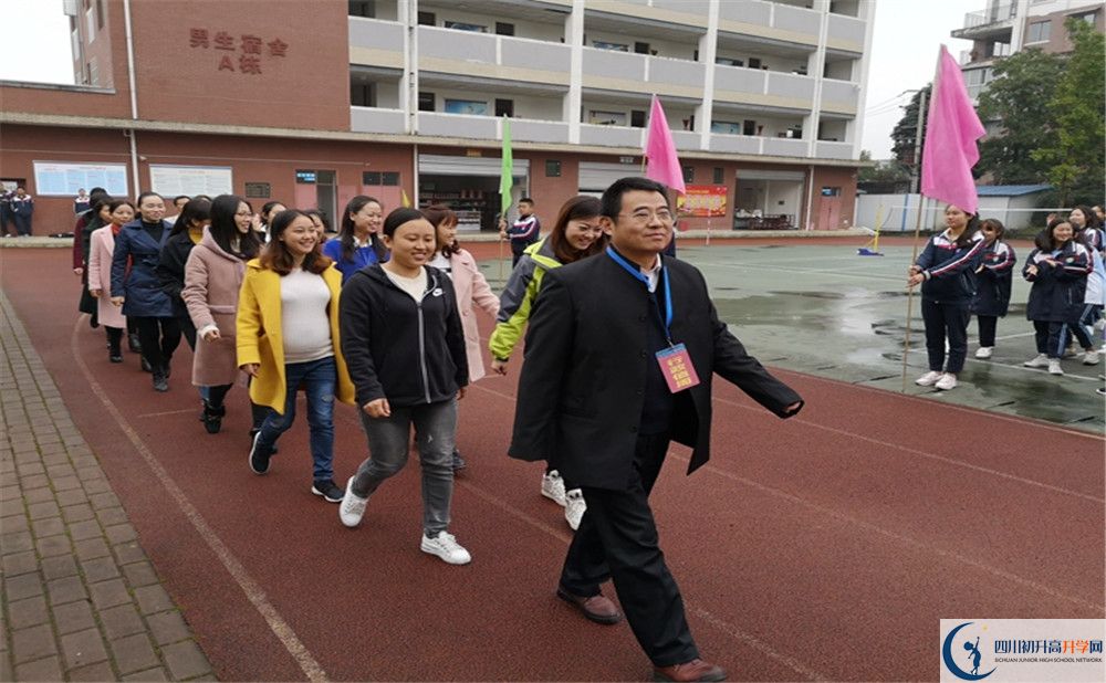 都江堰育才學(xué)校平行班與實(shí)驗(yàn)班差多少？