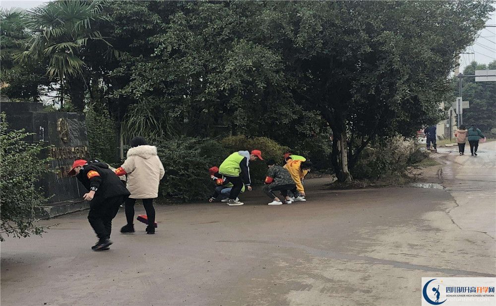 養(yǎng)馬中學(xué)位置在哪里？