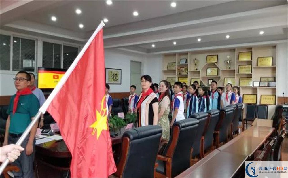 成都三十六中是重點(diǎn)中學(xué)嗎？