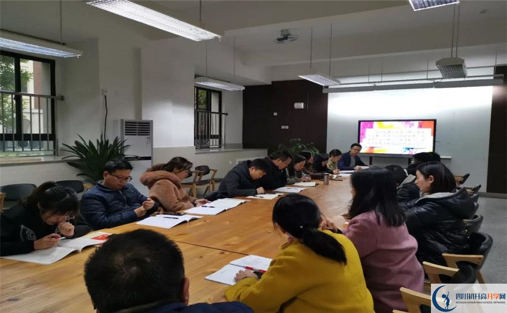 成都教科院附屬學(xué)校實驗班人數(shù)是多少？
