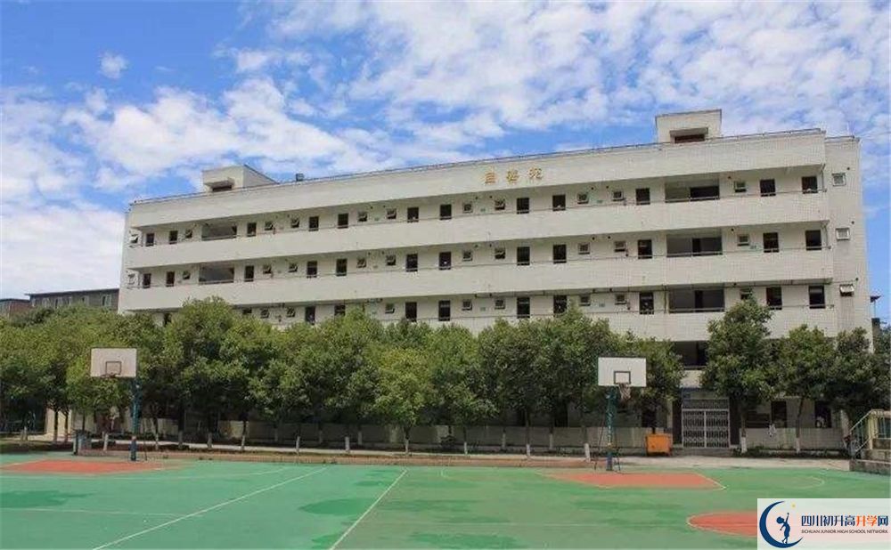 成都市籍田中學(xué)實驗班人數(shù)是多少？