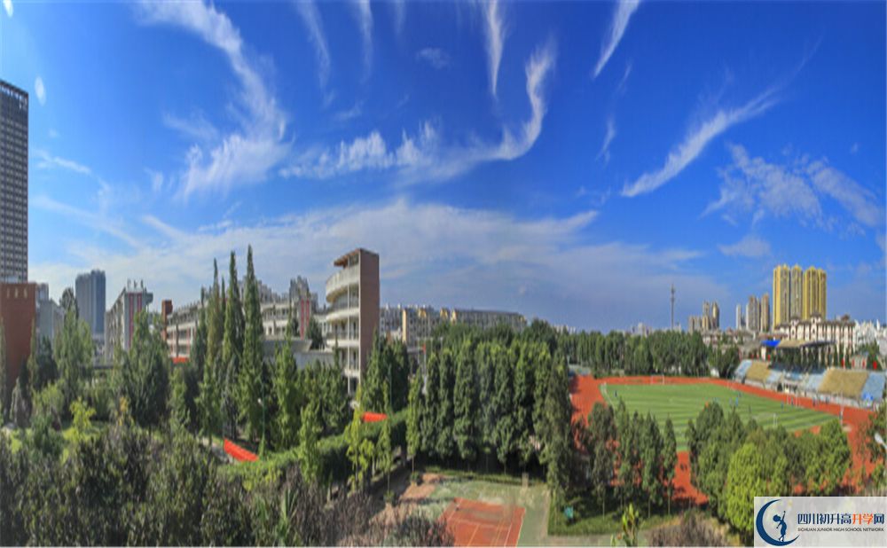 成都市龍泉中學(xué)實(shí)驗(yàn)班人數(shù)是多少？