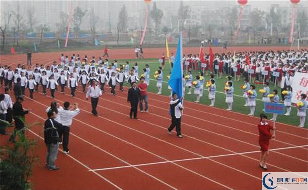 香城中學(xué)是私立收費(fèi)嗎？