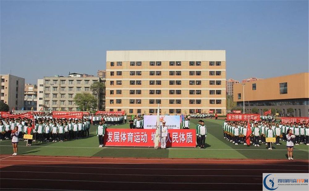 新都二中實(shí)驗(yàn)班人數(shù)是多少？