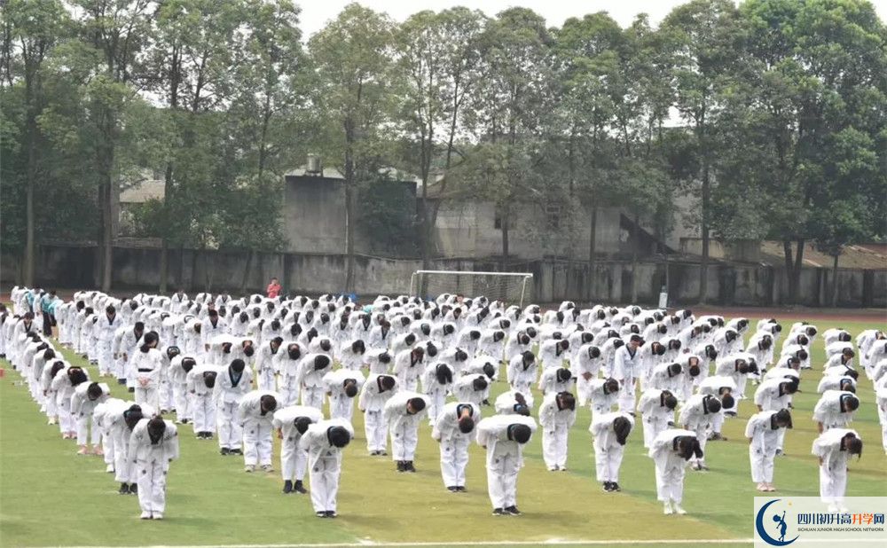 郫縣二中實驗班人數(shù)是多少？