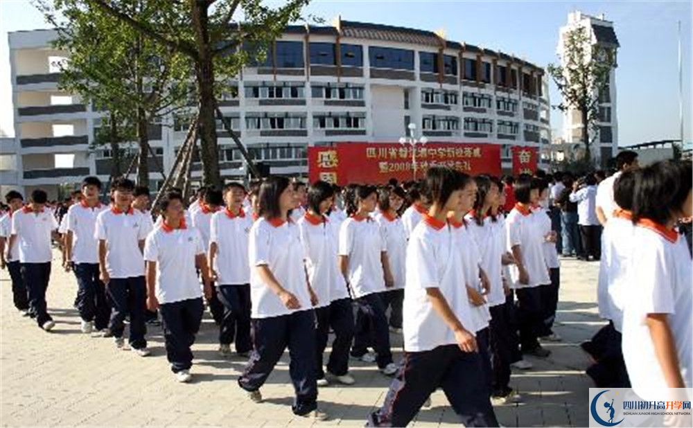 都江堰中學(xué)是私立收費(fèi)嗎？