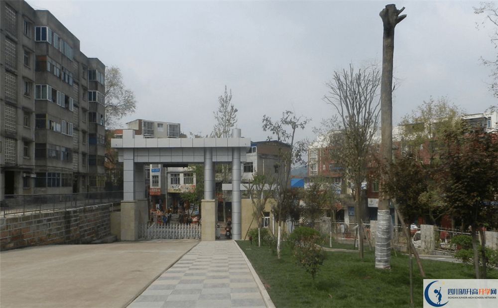 竹篙中學(xué)是私立收費嗎？