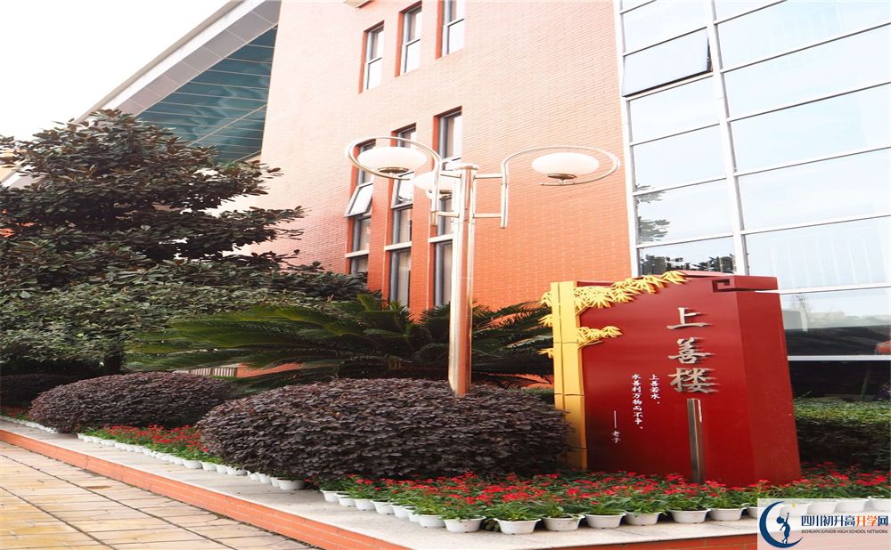 金堂中學(xué)是私立收費(fèi)嗎？
