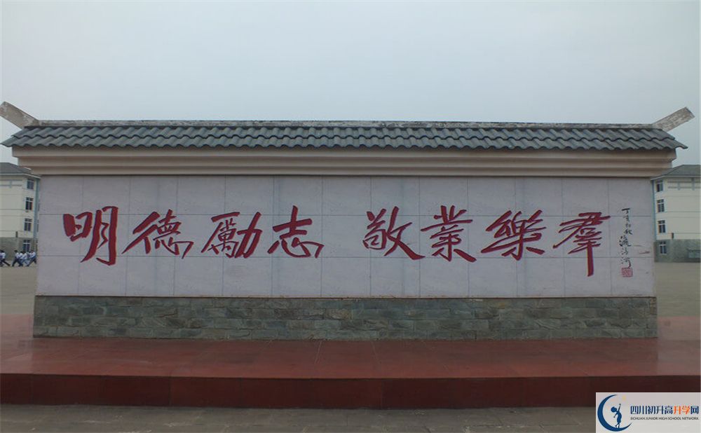 淮口中學是私立收費嗎？