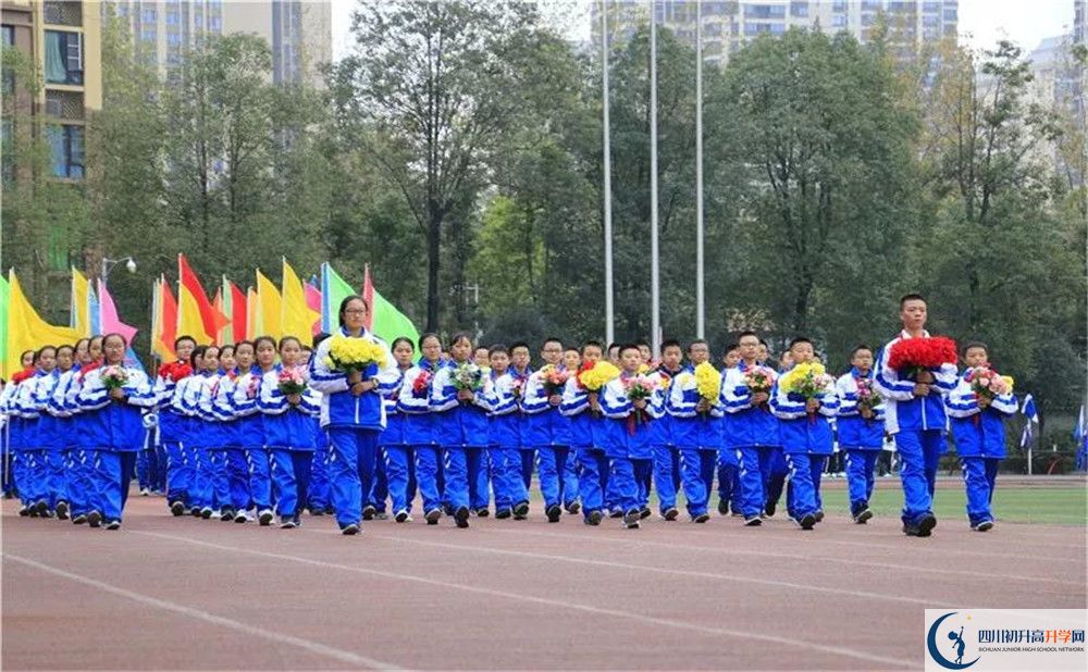 成都石室中學實驗班學費貴嗎？