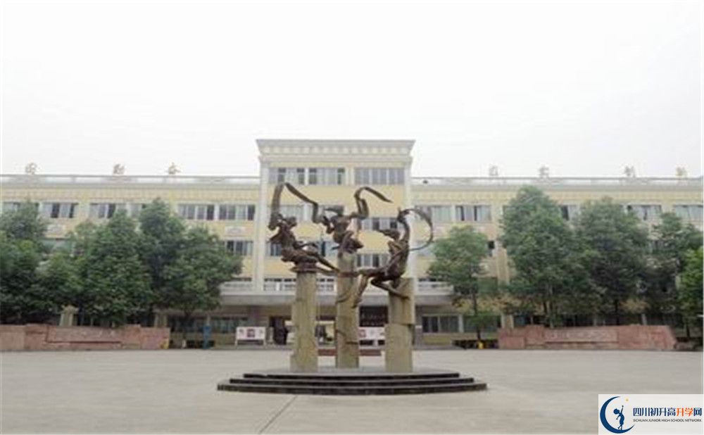 成都外國語學校實驗班學費貴嗎？