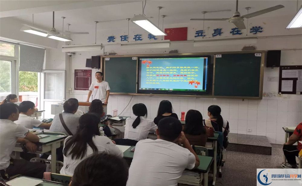 成都經(jīng)濟技術(shù)開發(fā)區(qū)實驗中學(xué)實驗班學(xué)費貴嗎？