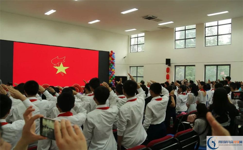 成都七中八一學(xué)校走讀生作息時(shí)間是多久？