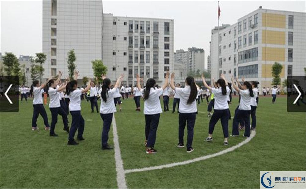成都市第三中學在校學生總?cè)藬?shù)是多少？