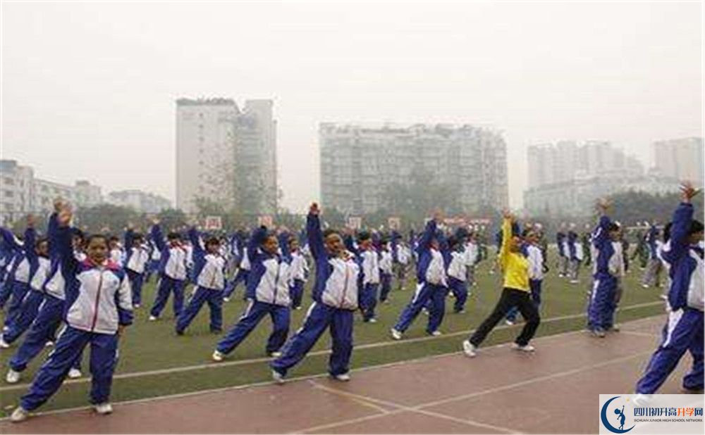 成都高新實(shí)驗(yàn)中學(xué)在校學(xué)生總?cè)藬?shù)是多少？