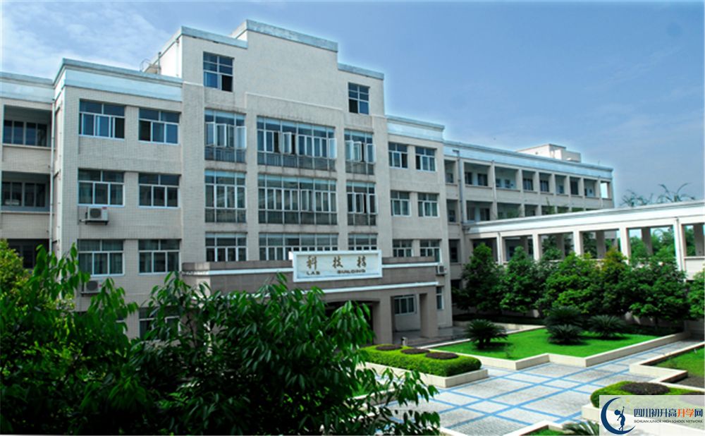 成都棠湖外國語學(xué)校在校學(xué)生總?cè)藬?shù)是多少？