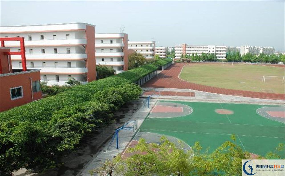 大邑中學(xué)在校學(xué)生總?cè)藬?shù)是多少？