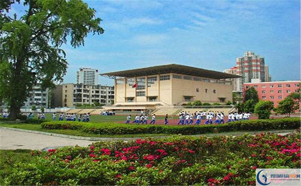 成都八中高中部位置在哪里？
