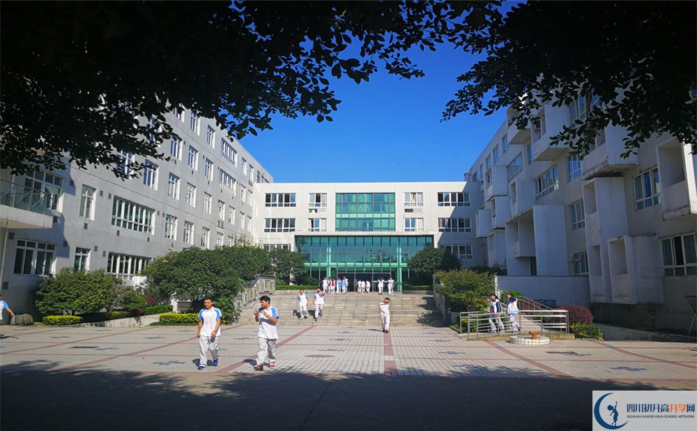 2020年成都市鐵路中學是國重嗎？